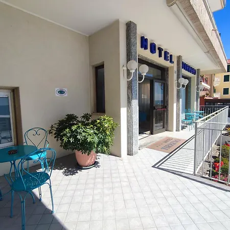 酒店 Tirreno