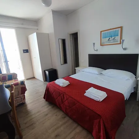 Tirreno Hotel *