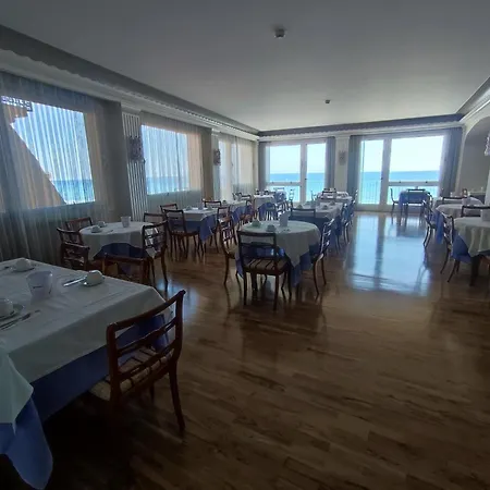 酒店 Tirreno