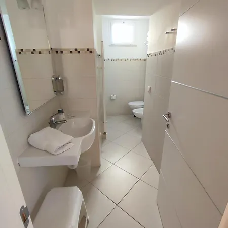 Tirreno Hotel *