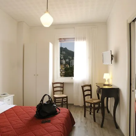 Tirreno * アラッシオ