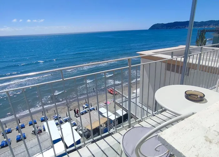 Szálloda Tirreno Alassio